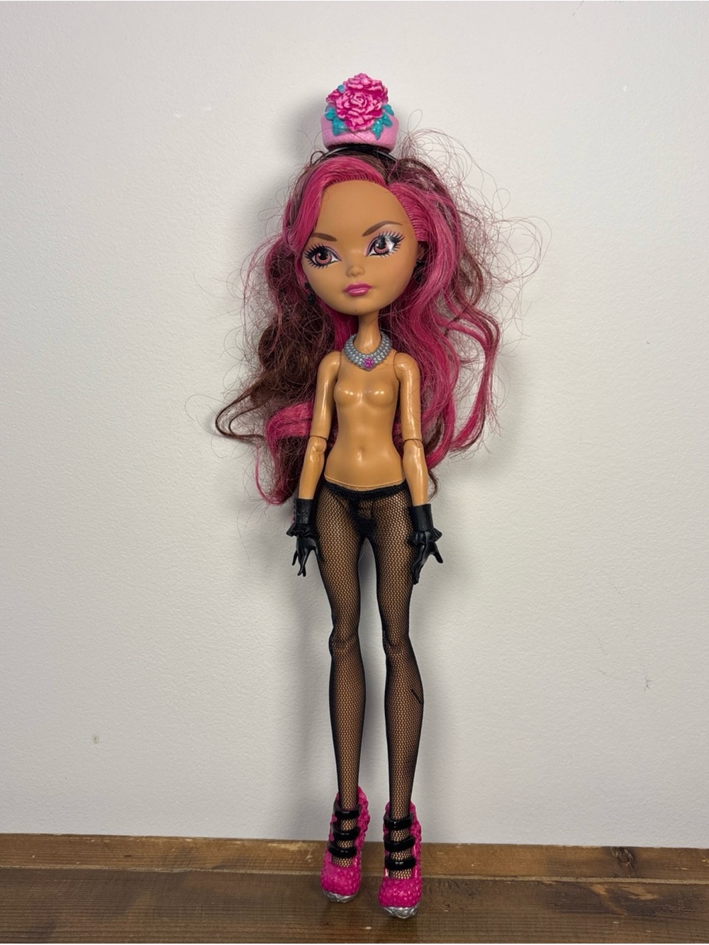 Ever After High Hat-Tastic Briar Beauty Doll Hat Shoes Gloves Incomplete Mattel